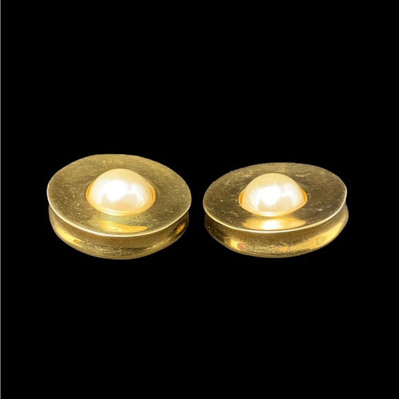 Givenchy Jumbo Oversized Pearl Gold Dome Round Clip Earrings 90s vintage - Picture 9 of 10